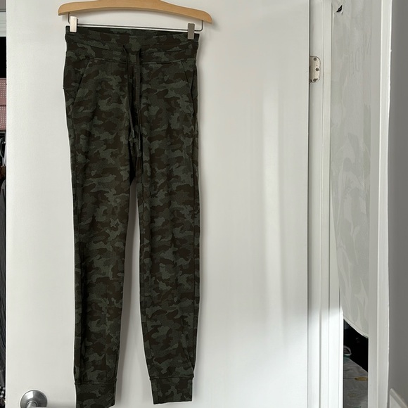 🇨🇦Lululemon Size 6 High Rise Jogger - Picture 2 of 7